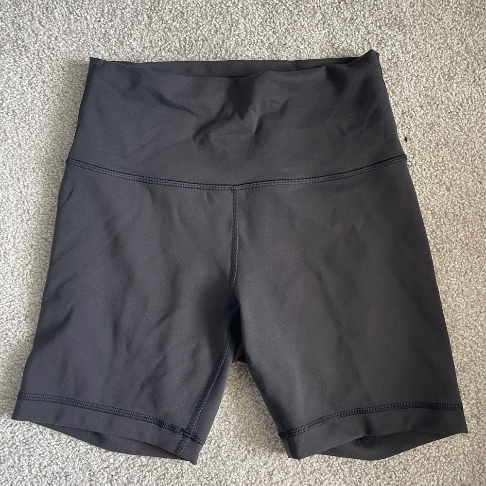 Like New Lulu Lemon Wunder Train 6” Biker Shorts!